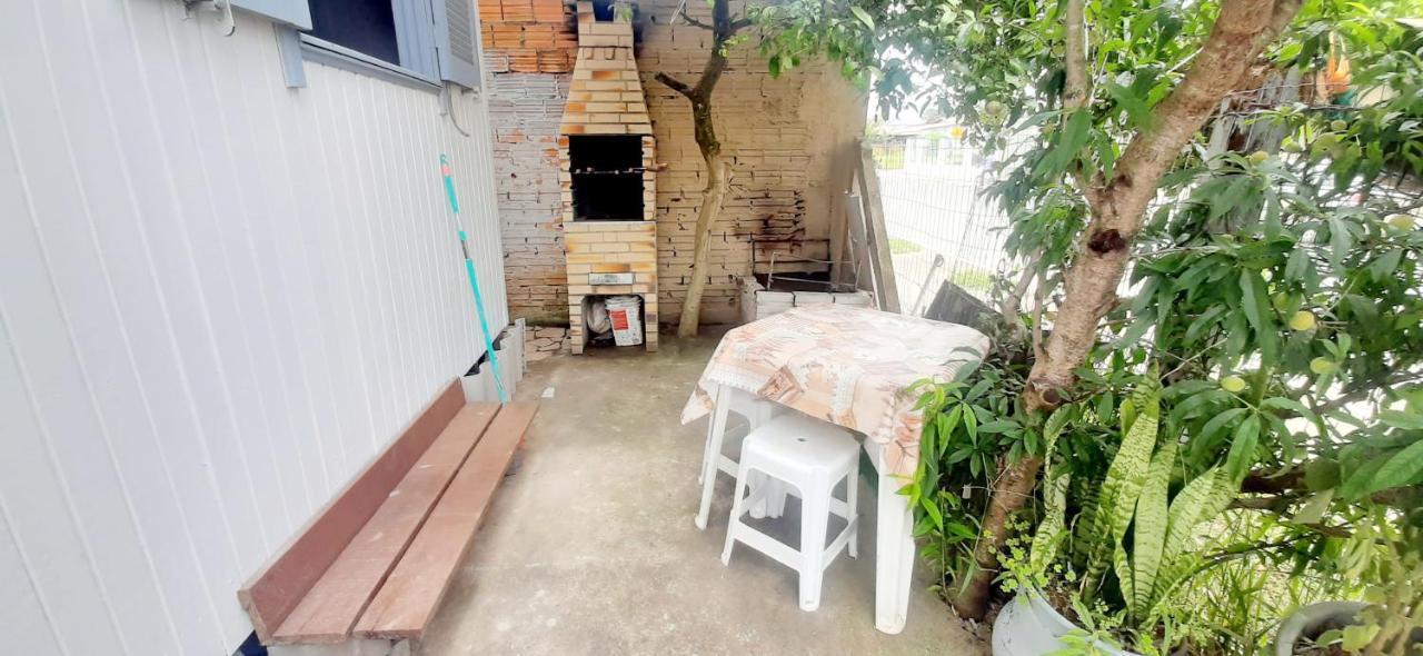 Casa De 2 Quartos Com 2 Ares-Condicionados Em Torres-Rs - Na Mais Bela Praia Gaucha - Cozinha - Banheiro - Tv Smart 32 E Wi-Fi - Estacionamento - Anfitria Superhost No Bnb Villa Exterior foto