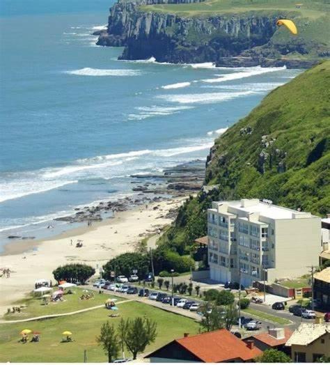 Casa De 2 Quartos Com 2 Ares-Condicionados Em Torres-Rs - Na Mais Bela Praia Gaucha - Cozinha - Banheiro - Tv Smart 32 E Wi-Fi - Estacionamento - Anfitria Superhost No Bnb Villa Exterior foto