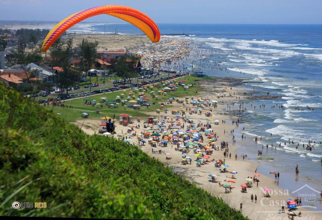 Casa De 2 Quartos Com 2 Ares-Condicionados Em Torres-Rs - Na Mais Bela Praia Gaucha - Cozinha - Banheiro - Tv Smart 32 E Wi-Fi - Estacionamento - Anfitria Superhost No Bnb Villa Exterior foto