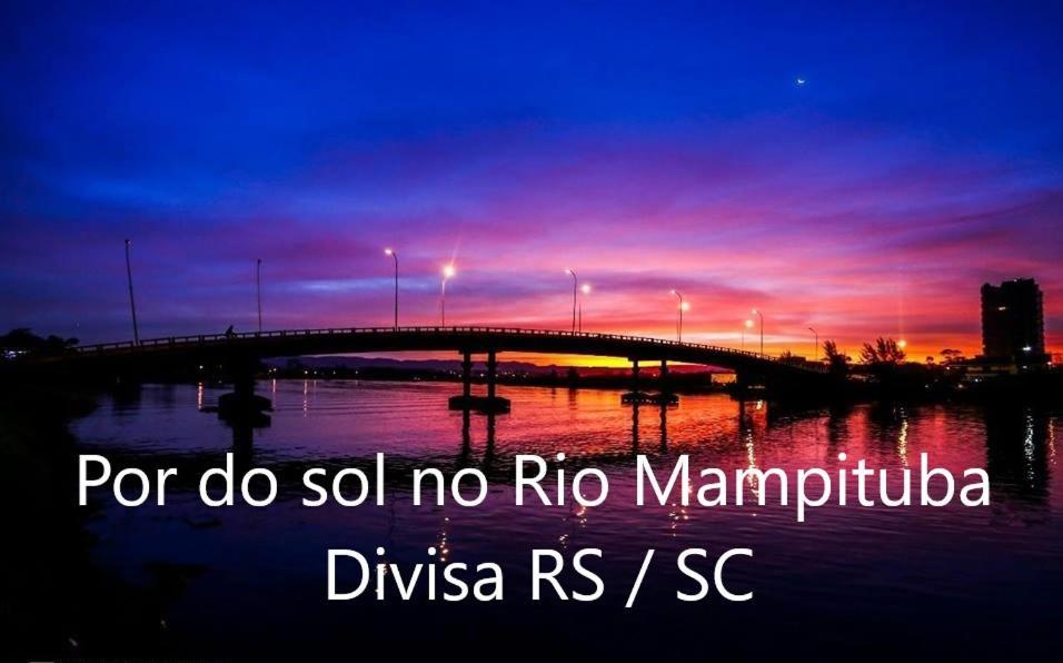 Casa De 2 Quartos Com 2 Ares-Condicionados Em Torres-Rs - Na Mais Bela Praia Gaucha - Cozinha - Banheiro - Tv Smart 32 E Wi-Fi - Estacionamento - Anfitria Superhost No Bnb Villa Exterior foto
