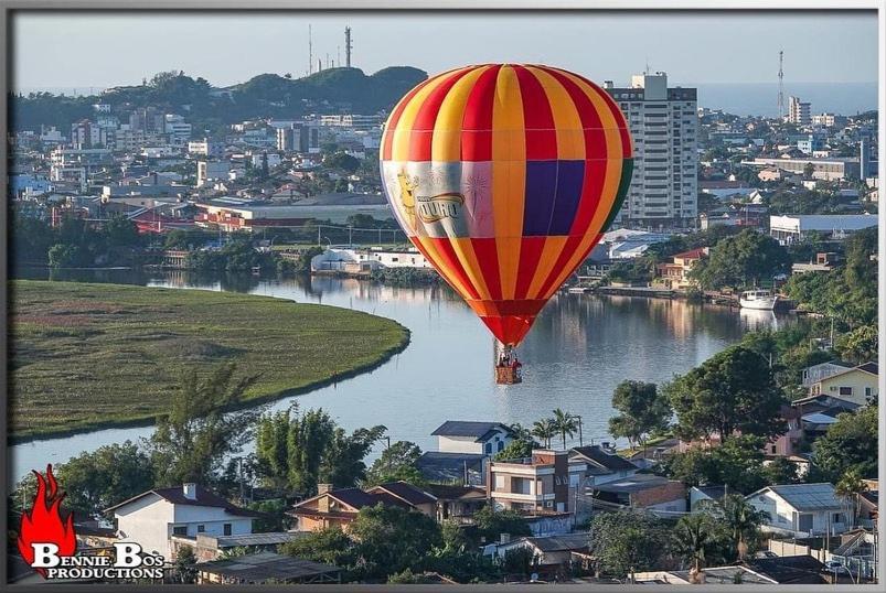 Casa De 2 Quartos Com 2 Ares-Condicionados Em Torres-Rs - Na Mais Bela Praia Gaucha - Cozinha - Banheiro - Tv Smart 32 E Wi-Fi - Estacionamento - Anfitria Superhost No Bnb Villa Exterior foto