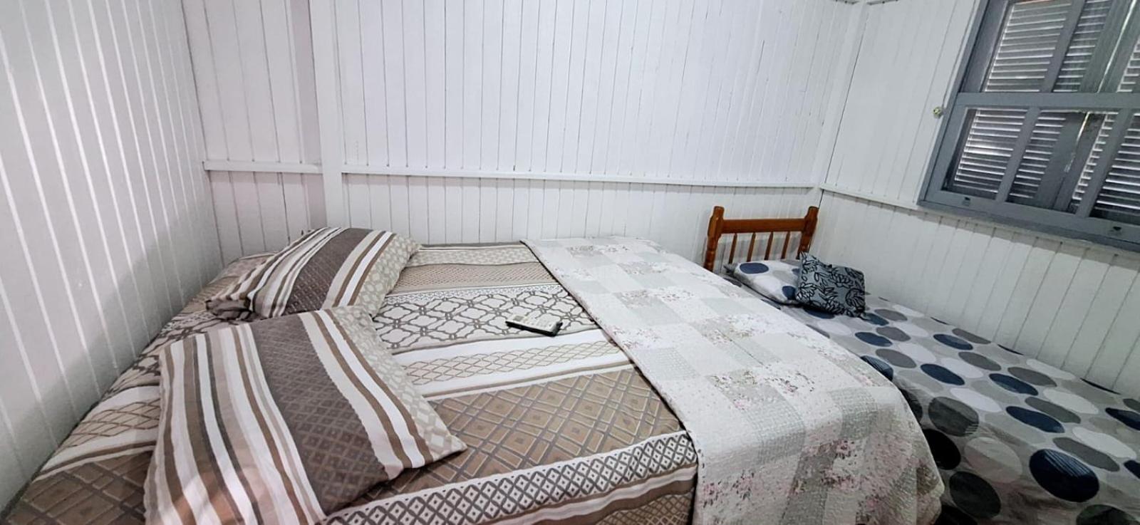 Casa De 2 Quartos Com 2 Ares-Condicionados Em Torres-Rs - Na Mais Bela Praia Gaucha - Cozinha - Banheiro - Tv Smart 32 E Wi-Fi - Estacionamento - Anfitria Superhost No Bnb Villa Exterior foto