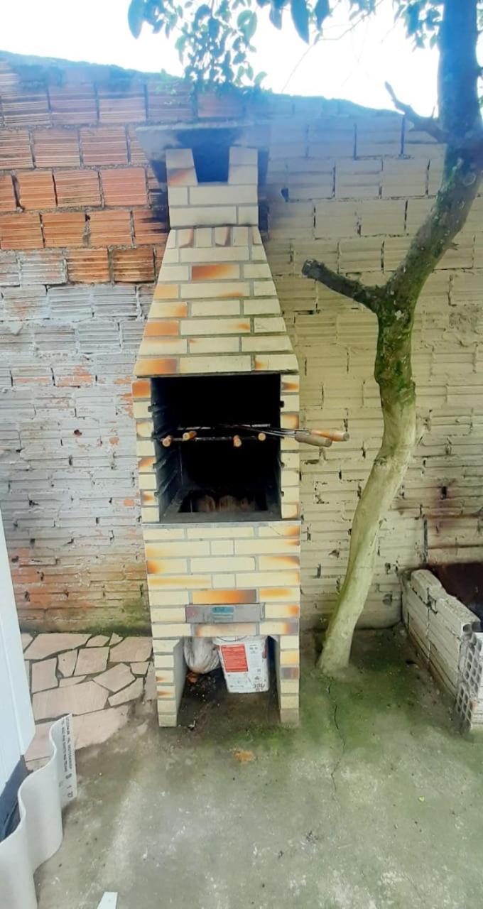 Casa De 2 Quartos Com 2 Ares-Condicionados Em Torres-Rs - Na Mais Bela Praia Gaucha - Cozinha - Banheiro - Tv Smart 32 E Wi-Fi - Estacionamento - Anfitria Superhost No Bnb Villa Exterior foto