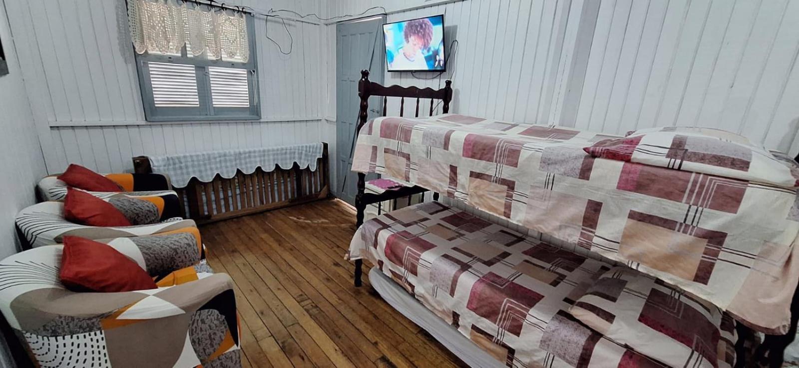 Casa De 2 Quartos Com 2 Ares-Condicionados Em Torres-Rs - Na Mais Bela Praia Gaucha - Cozinha - Banheiro - Tv Smart 32 E Wi-Fi - Estacionamento - Anfitria Superhost No Bnb Villa Exterior foto