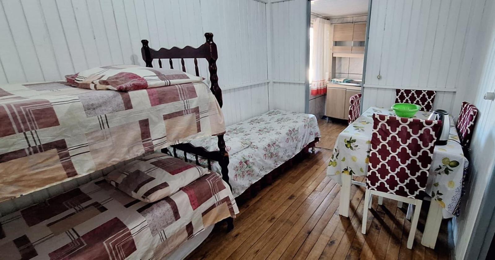 Casa De 2 Quartos Com 2 Ares-Condicionados Em Torres-Rs - Na Mais Bela Praia Gaucha - Cozinha - Banheiro - Tv Smart 32 E Wi-Fi - Estacionamento - Anfitria Superhost No Bnb Villa Exterior foto