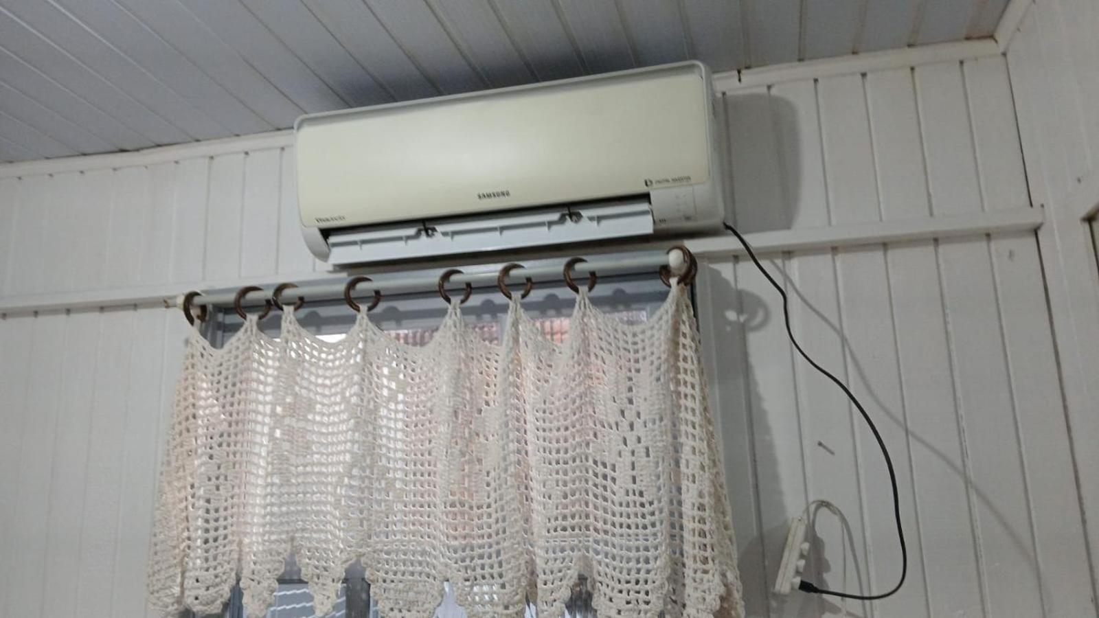 Casa De 2 Quartos Com 2 Ares-Condicionados Em Torres-Rs - Na Mais Bela Praia Gaucha - Cozinha - Banheiro - Tv Smart 32 E Wi-Fi - Estacionamento - Anfitria Superhost No Bnb Villa Exterior foto